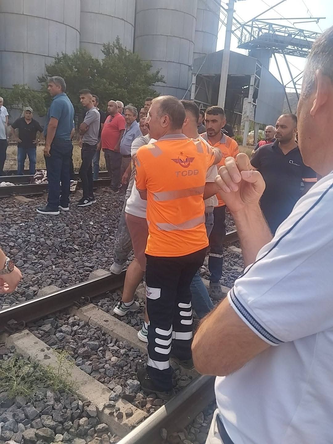 Hemzemin Geçitte Trenin Çarptığı Kadın Hayatını Kaybetti (3)