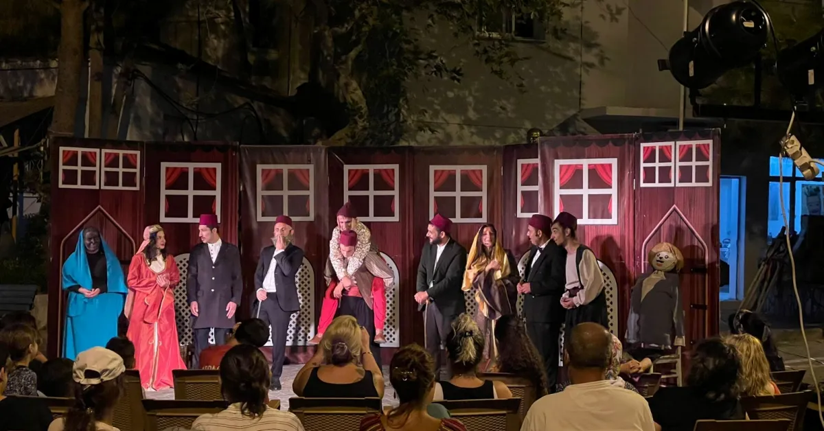 İnegöl Belediyesi Şehir Tiyatrosu Urla’da Sahne Aldı (1)