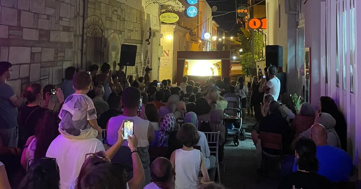 İnegöl Belediyesi Şehir Tiyatrosu Urla’da Sahne Aldı (2)