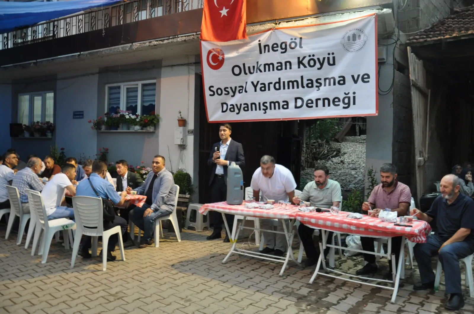 İnegöl Olukman Köyü’nde Aşure Programı Birlik Ve Dayanışma İçinde Gerçekleşti (9)