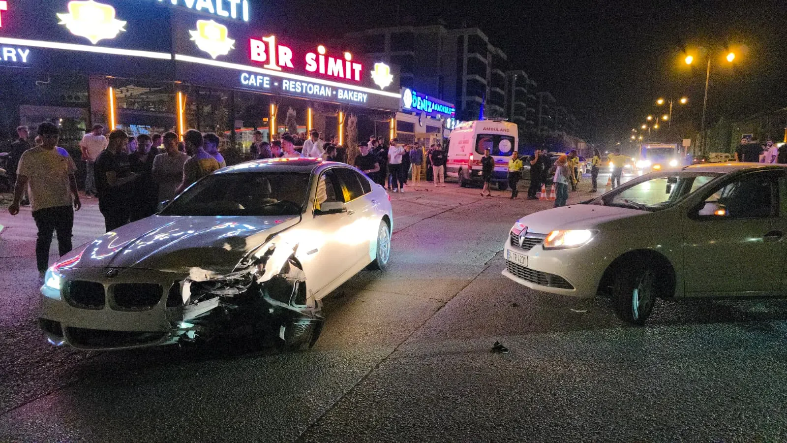 İnegöl’de 3 Araç Birbirine Girdi (3)-1