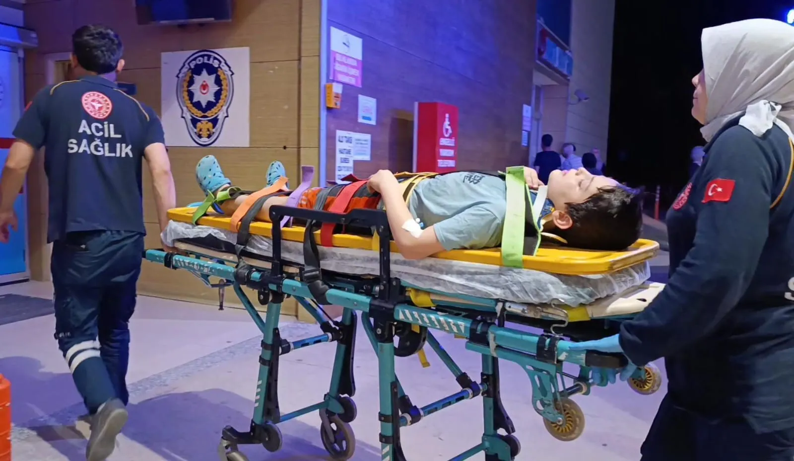 İnegöl’de Annesinin Elini Bırakan Çocuk, Gözünü Hastanede Açtı (3)