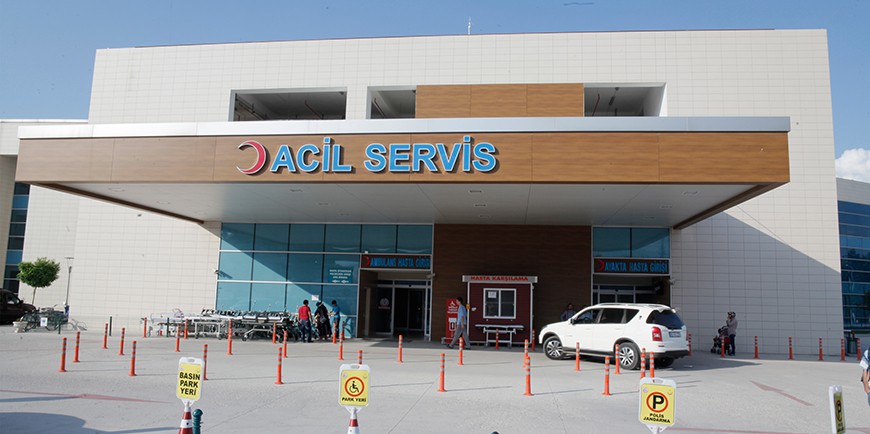 İnegöl'de Annesinin Elini Bırakarak Bir Anda Yola Fırlayan Küçük Çocuğa Motosiklet Çarptı.