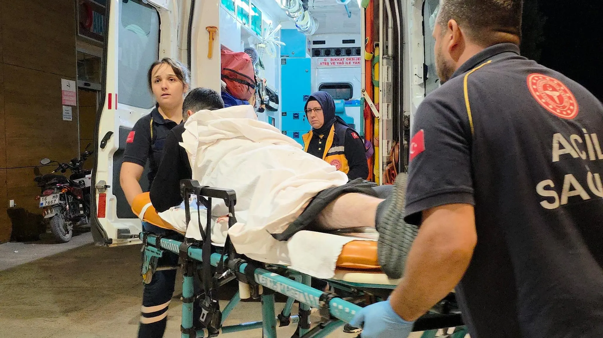 İnegöl’de Fabrika Önünde Bıçaklı Kavga! (2)