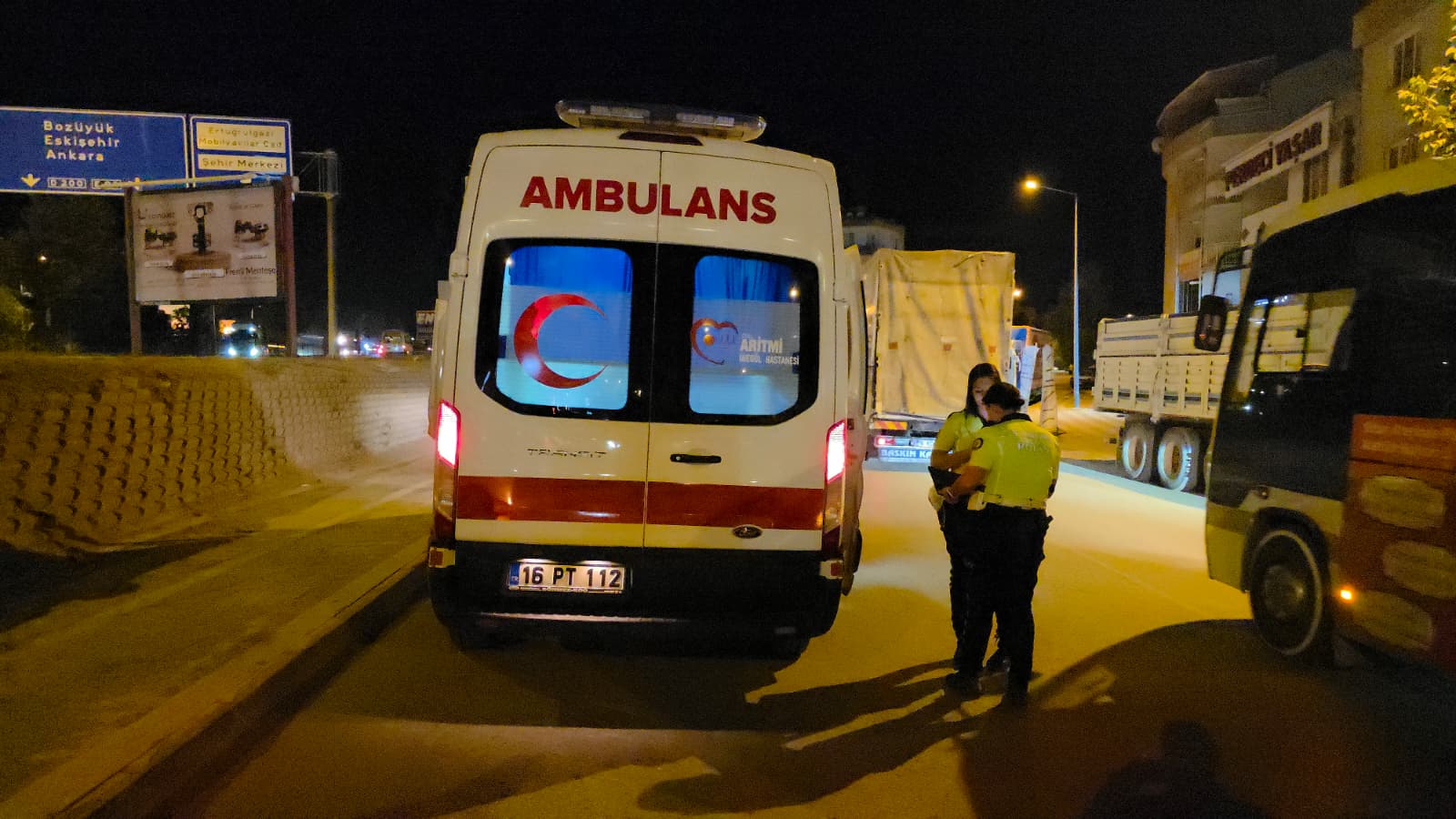 İnegöl’de Motosiklet Kazası 16 Yaşındaki Sürücü Yaralandı (2)