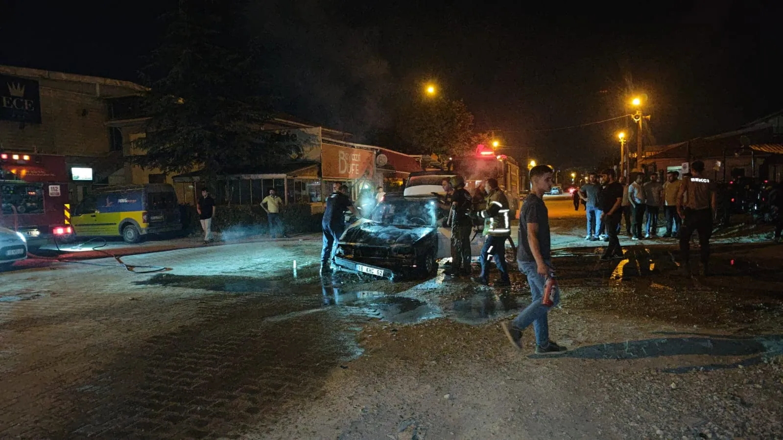 İnegöl’de Seyir Halindeki Otomobil Alev Alev Yandı (1)