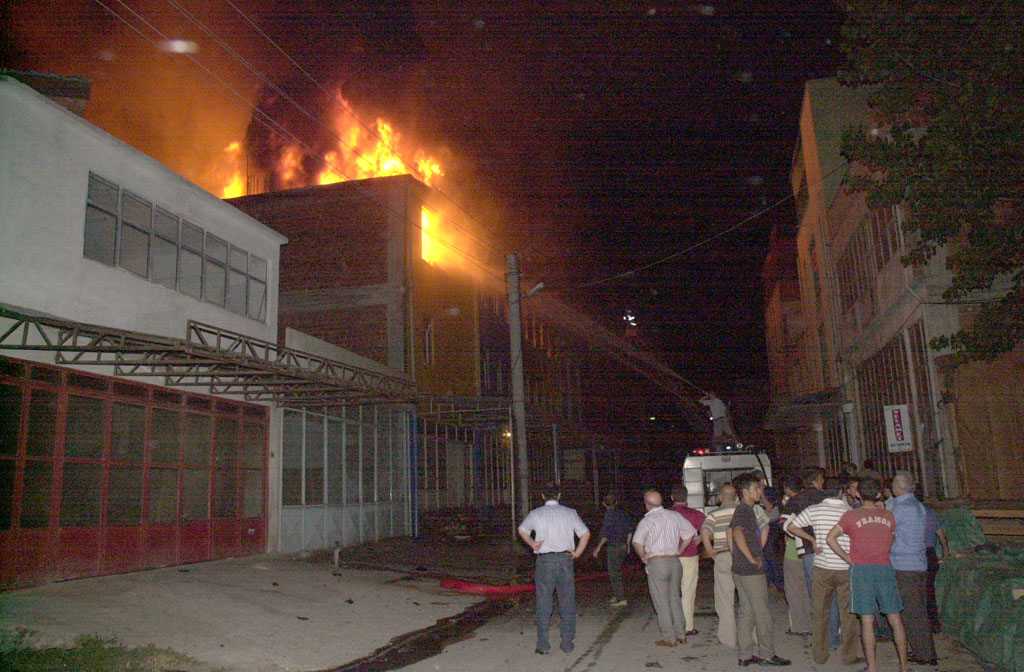 İnegöl'de Yangın Sebepleri Arsiv Haber 2007 Gencgazete (4)