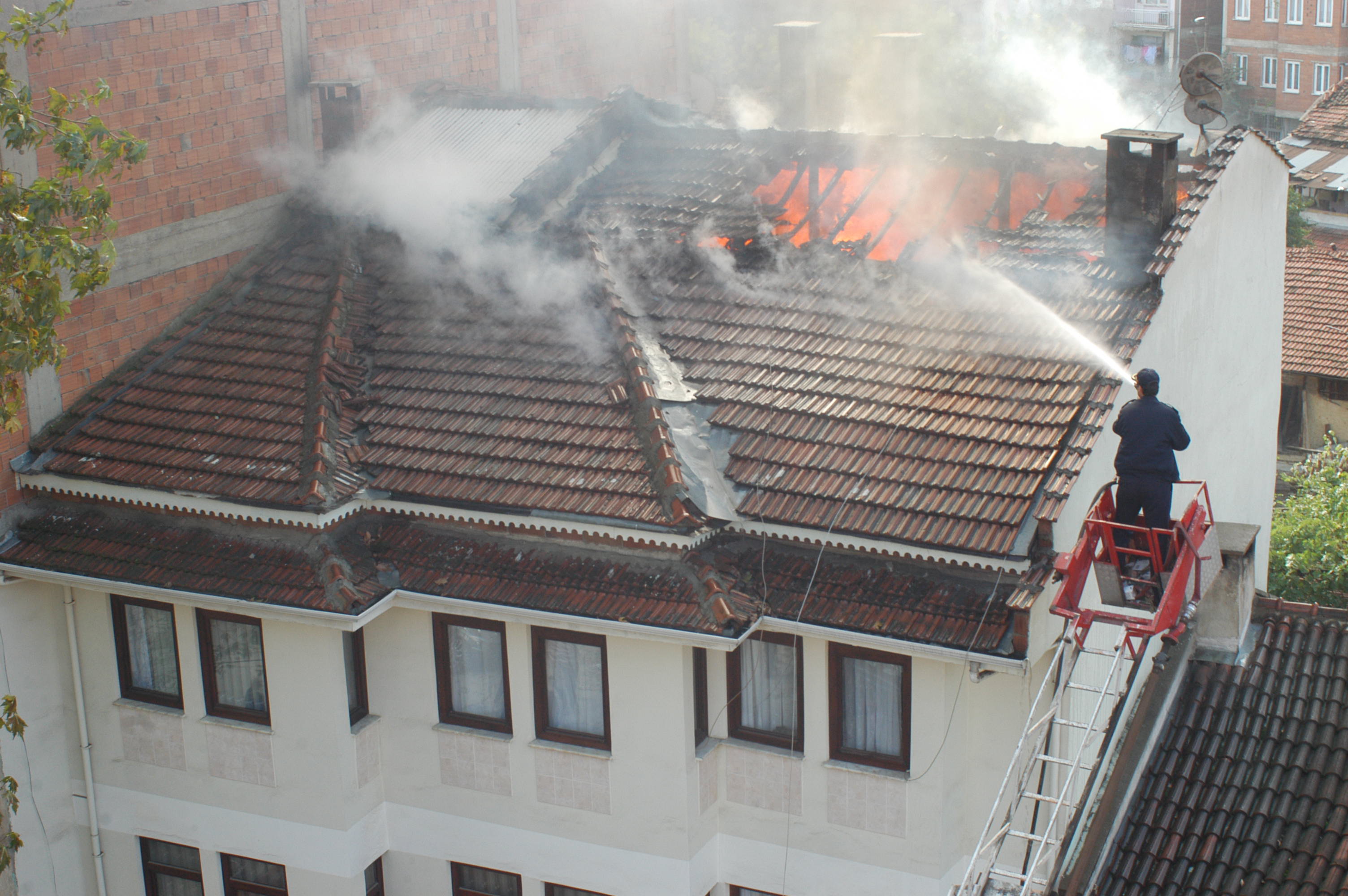 İnegöl'de Yangın Sebepleri Arsiv Haber 2007 Gencgazete (5)