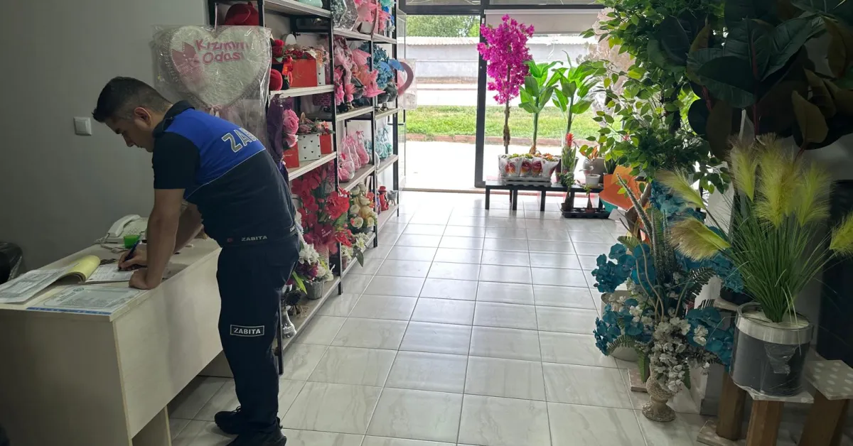 İnegöl’de Zabıta 22 Çiçekçiyi Denetledi (1)