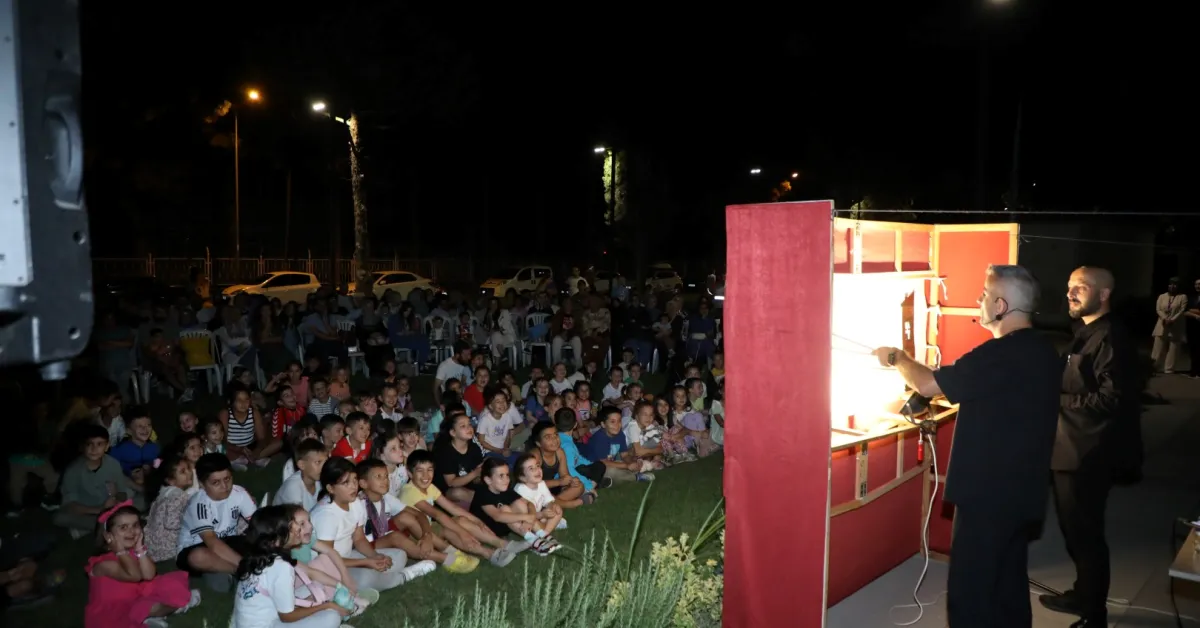 İnegöllü Çocuklar Karagöz Gölge Oyunu Ile Eğlendi (1)