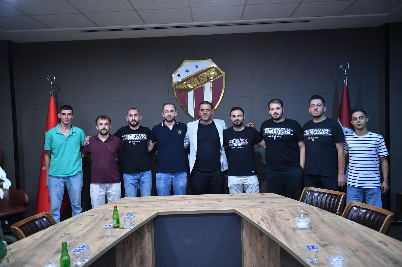 İnegölspor Taraftarından Yönetime Moral Ziyareti (5)