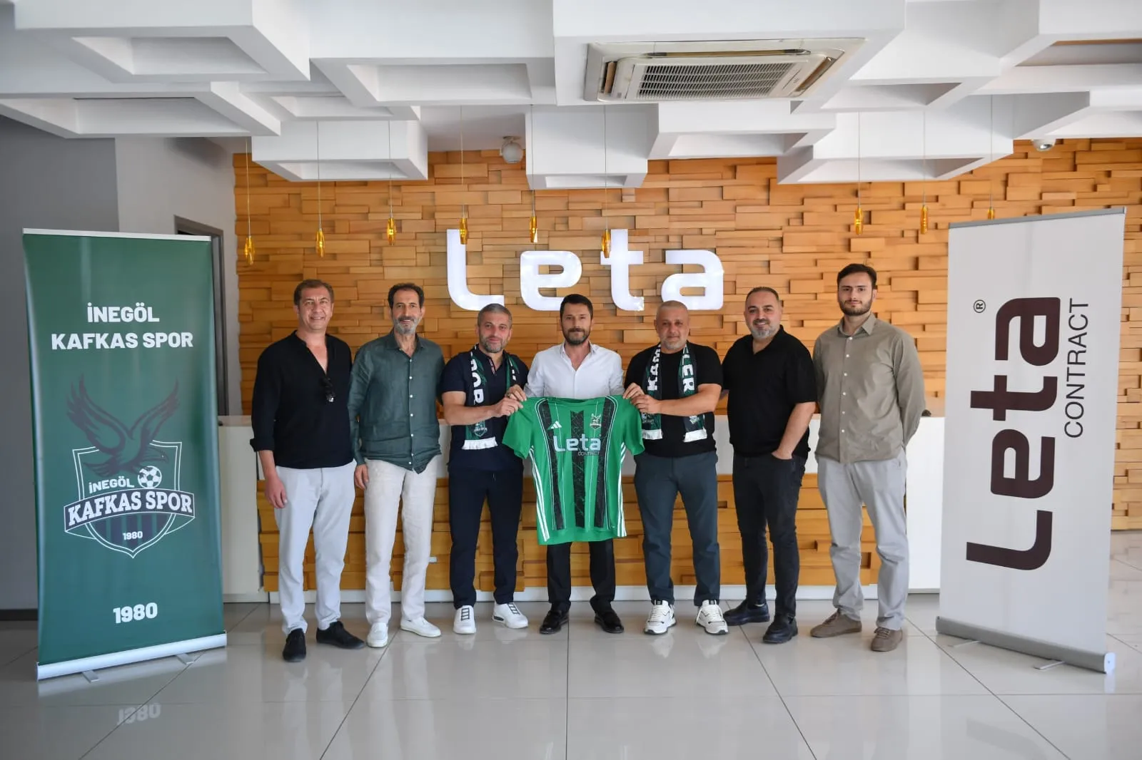 Kafkasspor’un Yeni Göğüs Sponsoru Leta Sandalye & Contract Oldu (4)