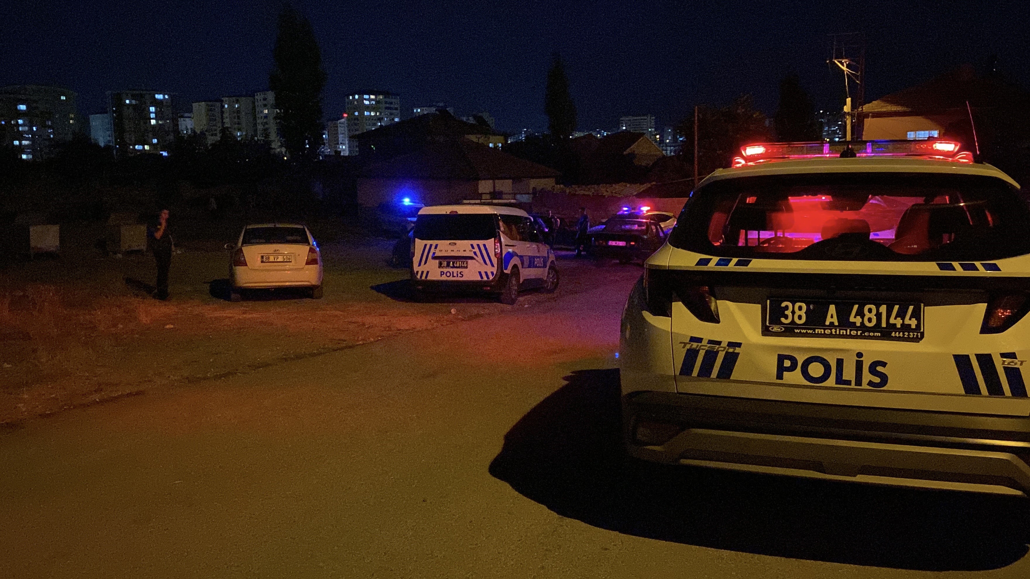 Kayseri'de Düğün Karıştı Taşlı Sopalı Bıçaklı Kavgada 2’Si Ağır 3 Yaralı (1)