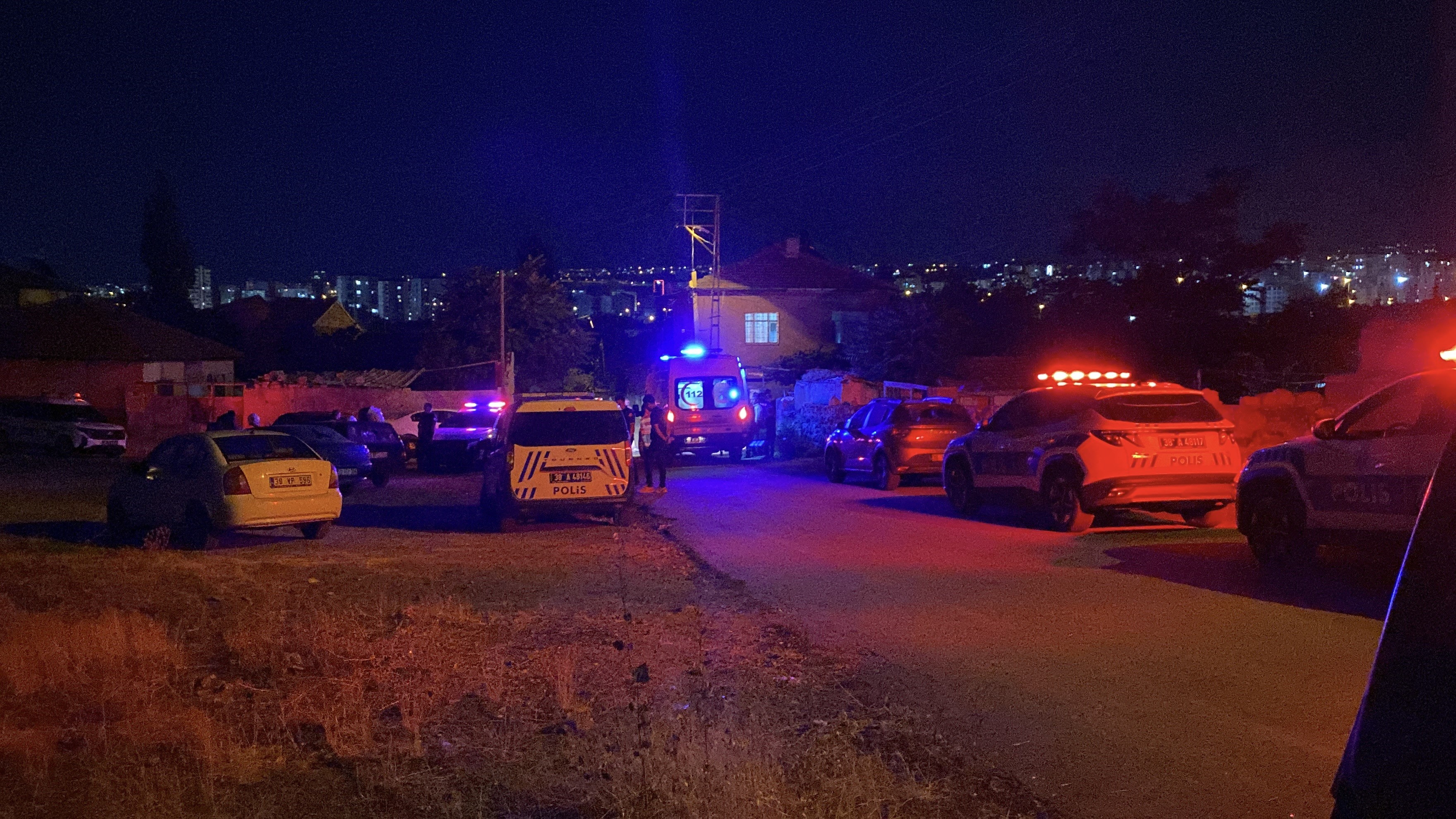 Kayseri'de Düğün Karıştı Taşlı Sopalı Bıçaklı Kavgada 2’Si Ağır 3 Yaralı (2)