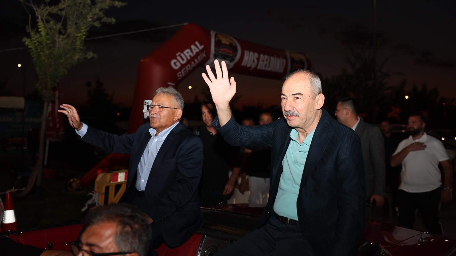 Kayseri’de Klasik Otomobiller Sahne Aldı (2)