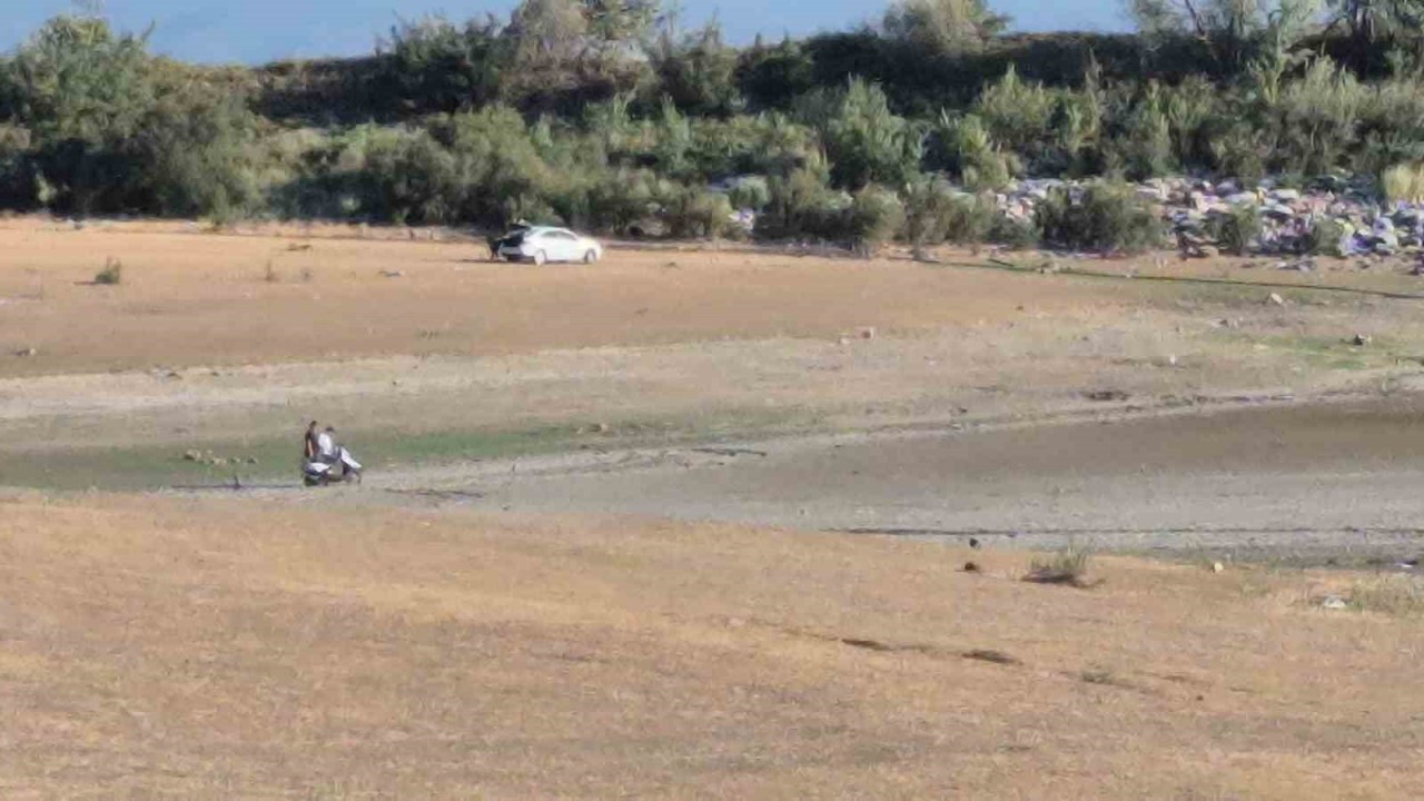 Kuraklık Bursada O Ilçeyide Vurdu 43 Yıldır Sulama Yapılan Gölet Kurudu