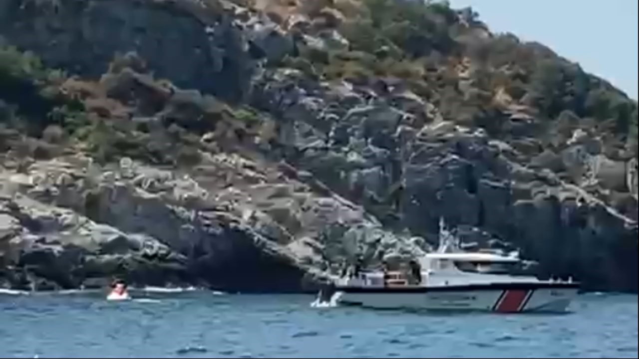Kuşadası'nda Denizde Bir Kişi Ölü Bulundu (2)