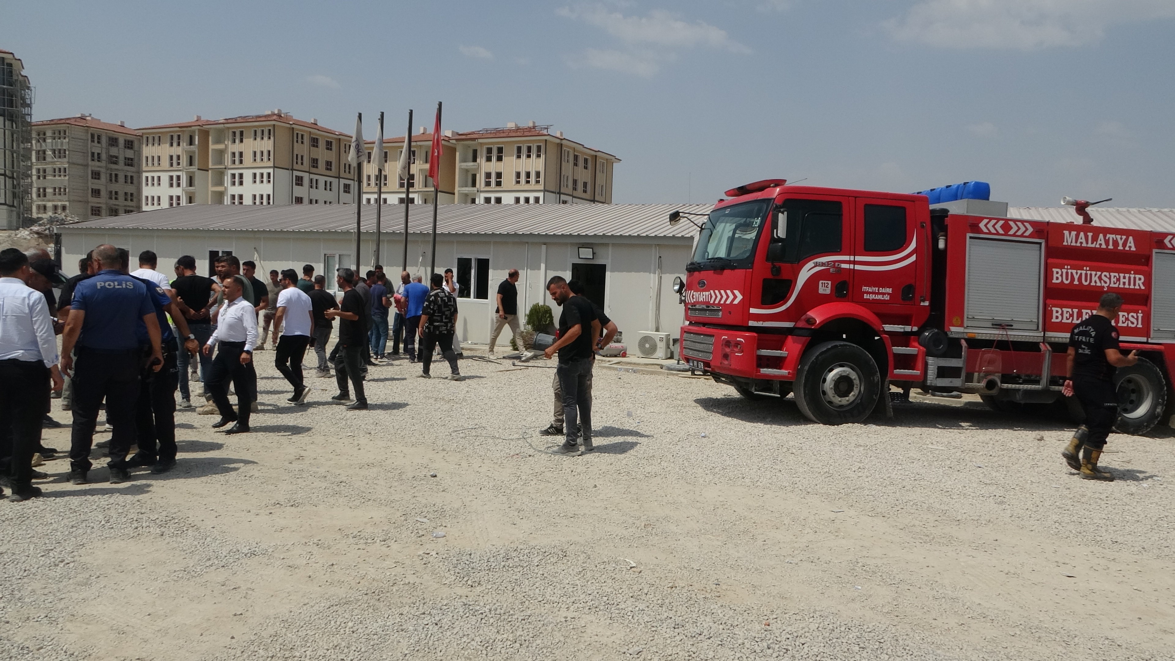 Malatya'da Şantiyede Silahlı Bıçaklı Kavga 2'Si Ağır 7 Yaralı (2)