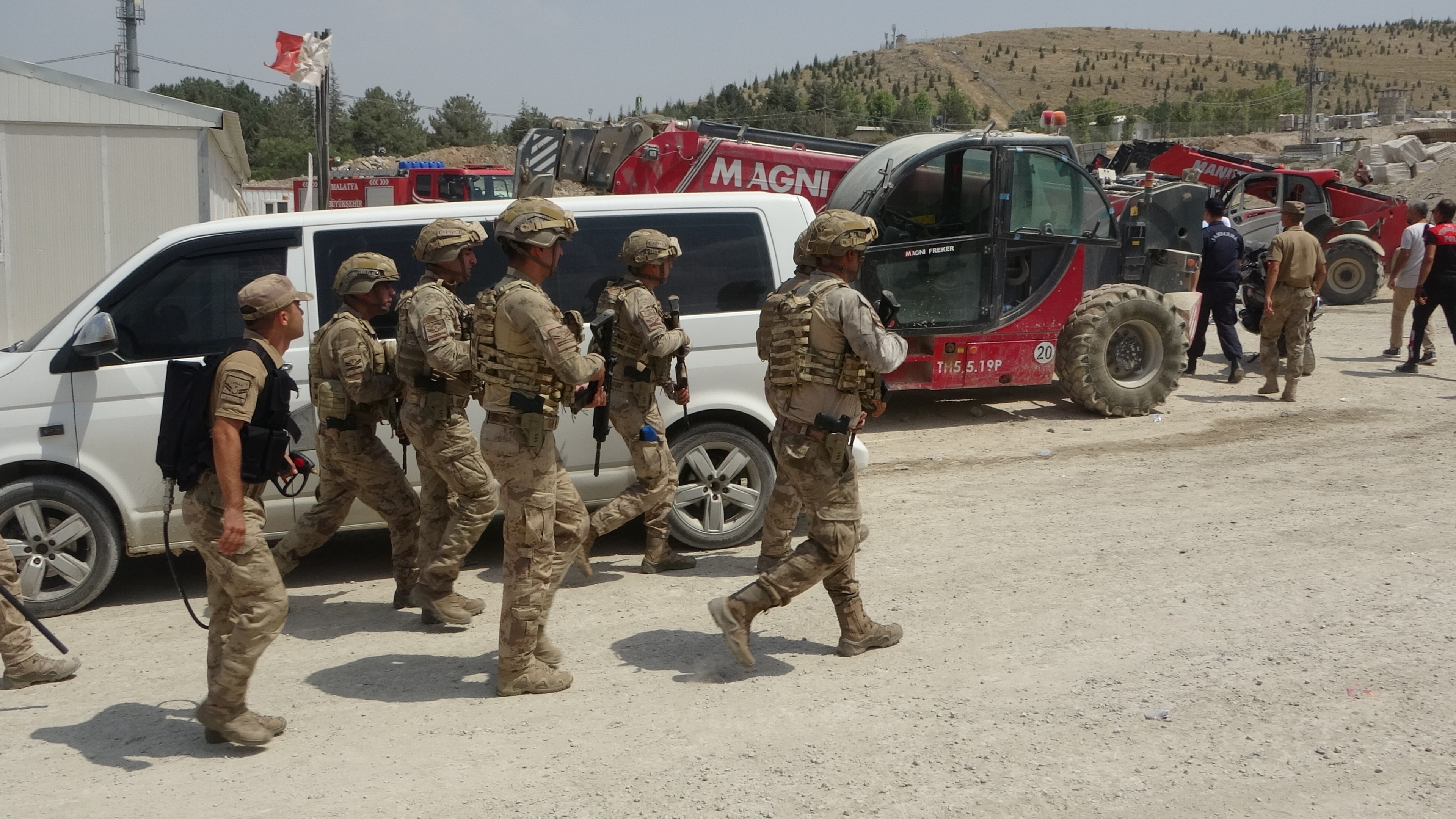 Malatya'da Şantiyede Silahlı Bıçaklı Kavga 2'Si Ağır 7 Yaralı (3)