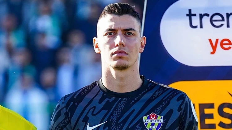 Milli Kaleci Berke Özer'in Yeni Takımı Belli Olsu! Transfer Bedeli Resmen Açıklandı (1)-1