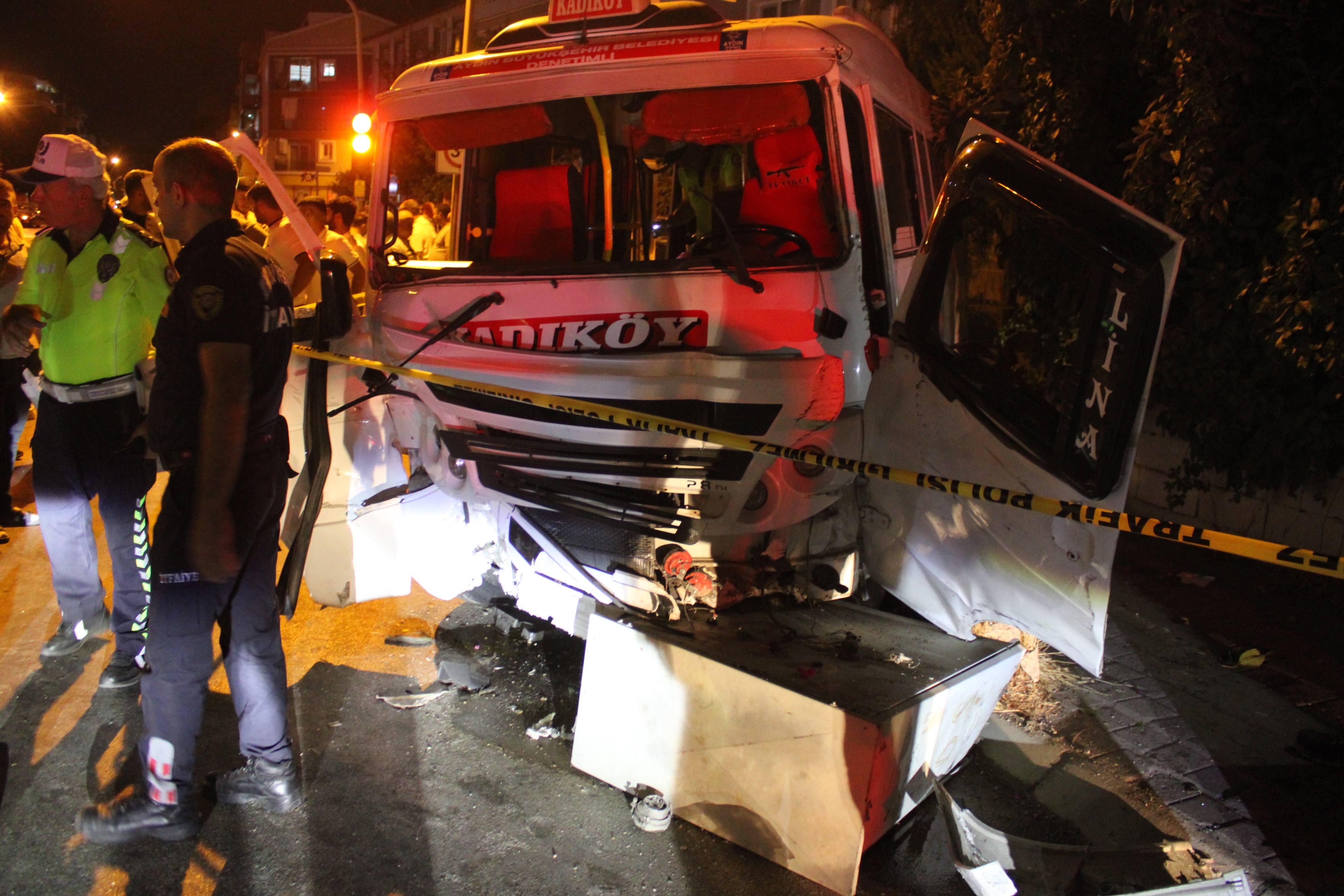 Minibüs Ile Otomobil Çarpıştı 11 Yaralı (4)