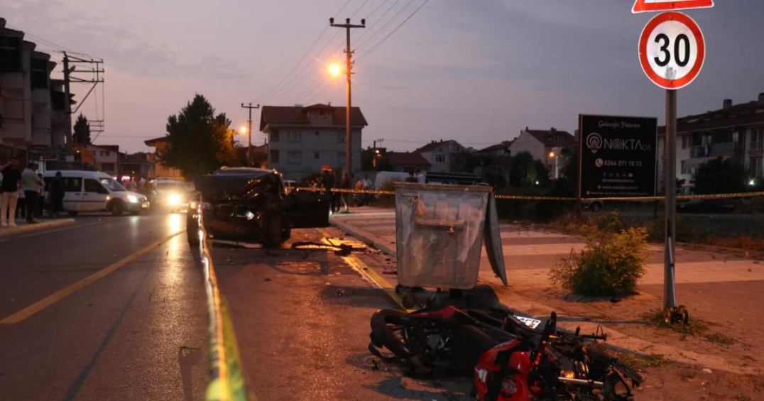 Motosikletle Kafa Kafaya Çarpıştı Ardından Cipe Çarptı 1 Ölü (3)