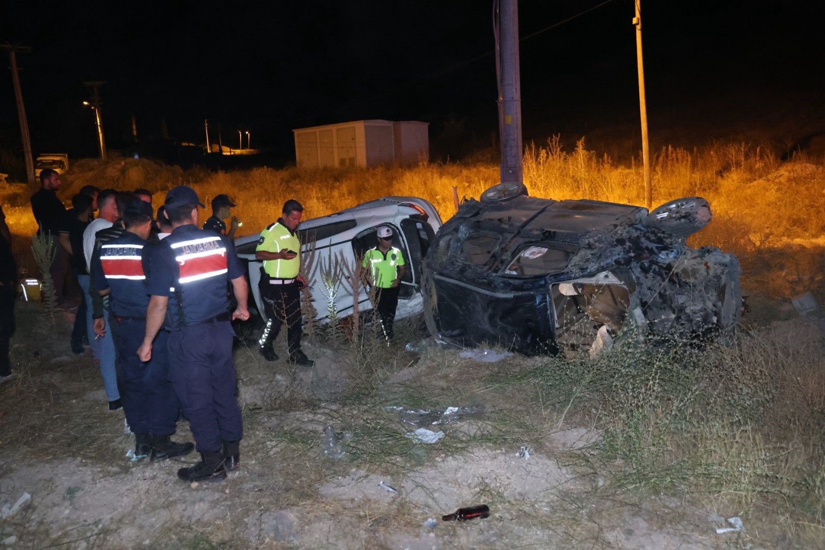 Önündeki Araca Çarptı, Iki Araç Da Takla Attı 2'Si Ağır 5 Yaralı (1)