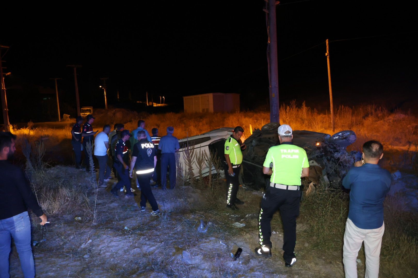 Önündeki Araca Çarptı, Iki Araç Da Takla Attı 2'Si Ağır 5 Yaralı (3)