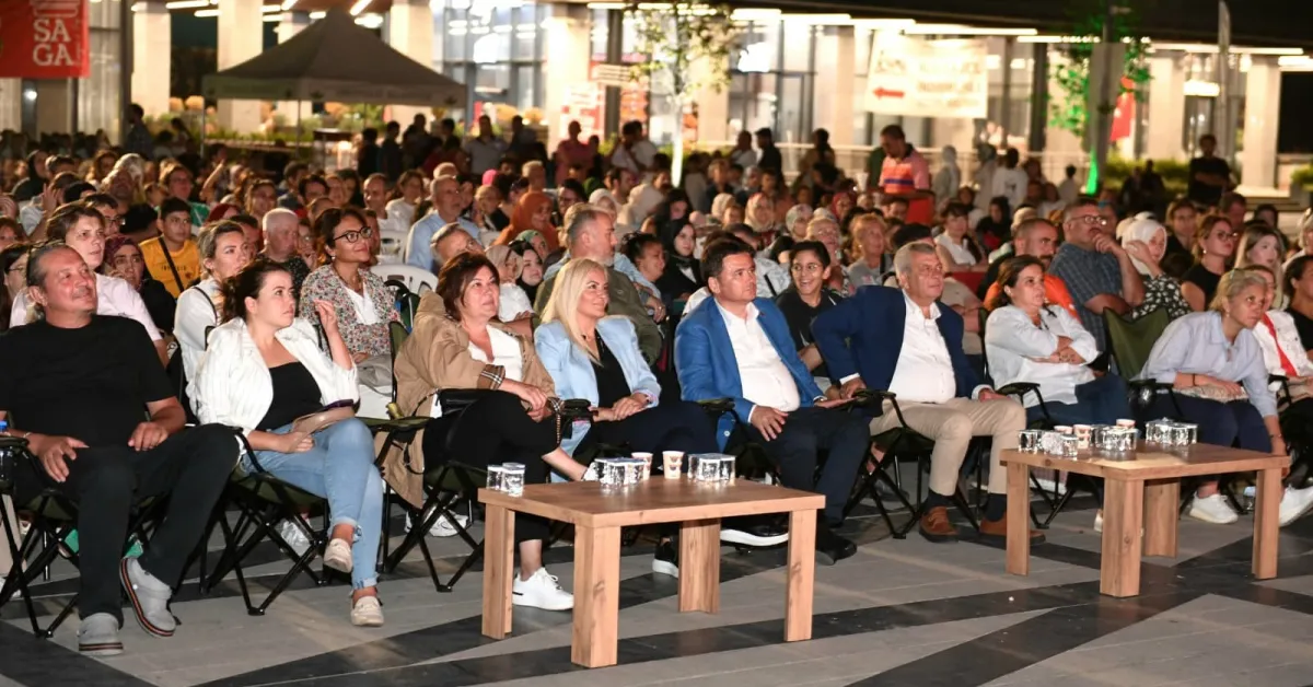 Osmangazi’de Yaz Sineması Devam Ediyor! Bursa Bülbül’ü Vatandaşlarla Buluştu