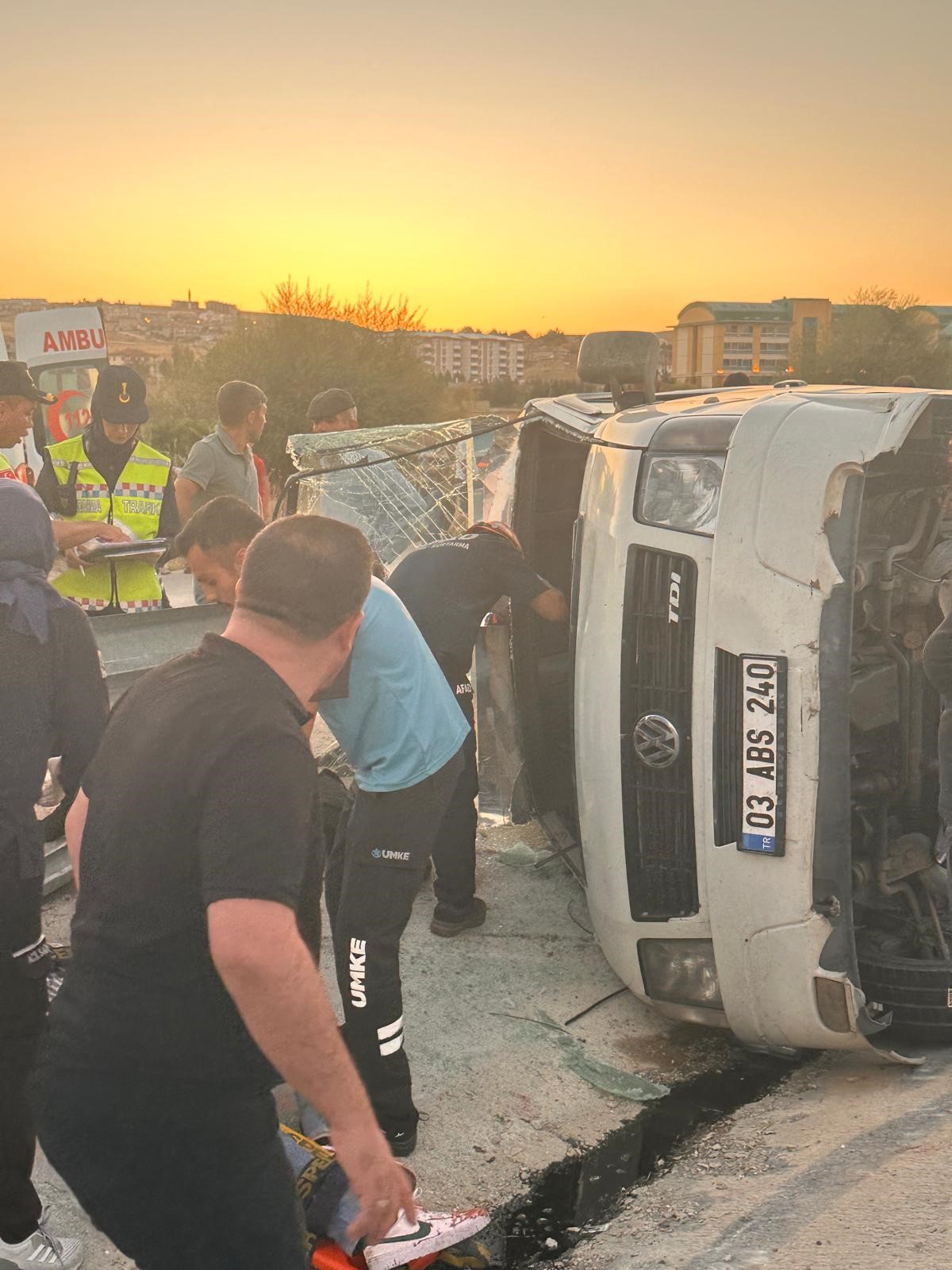 Otomobille Midibüsün Çarpıştığı Kazada 10 Kişi Yaralandı (1)