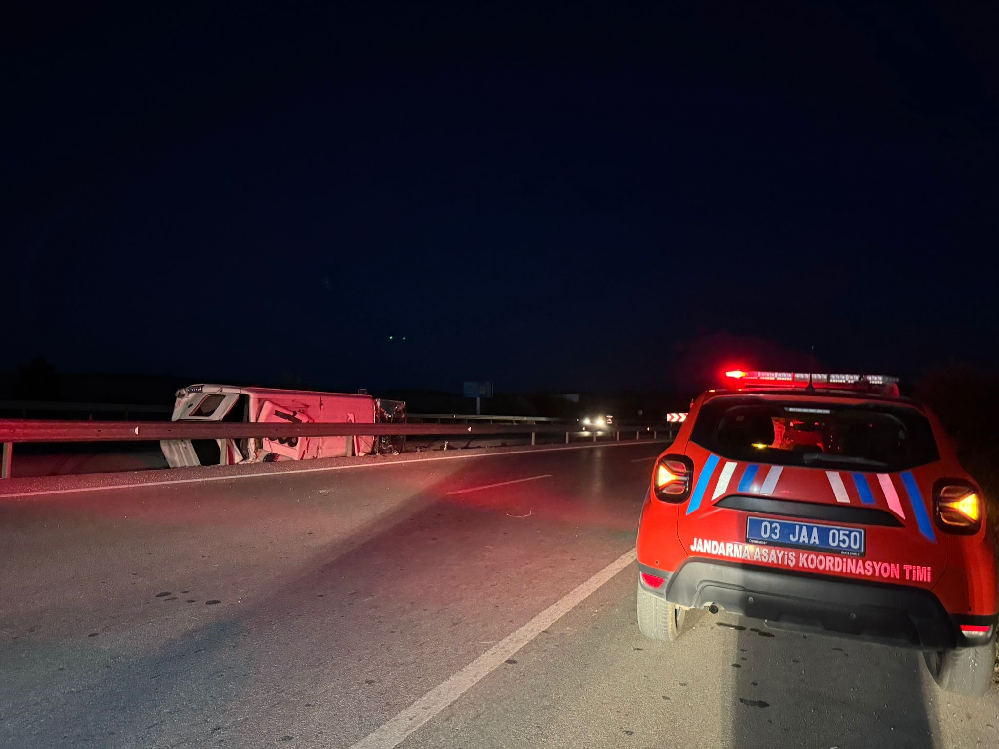 Otomobille Midibüsün Çarpıştığı Kazada 10 Kişi Yaralandı (3)