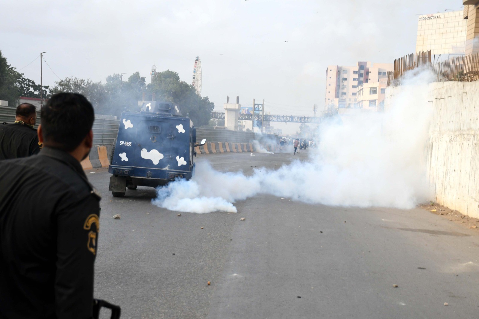 Pakistan'da Eski Başbakan Khan Destekçilerine Polis Müdahalesi 300 Gözaltı (3)