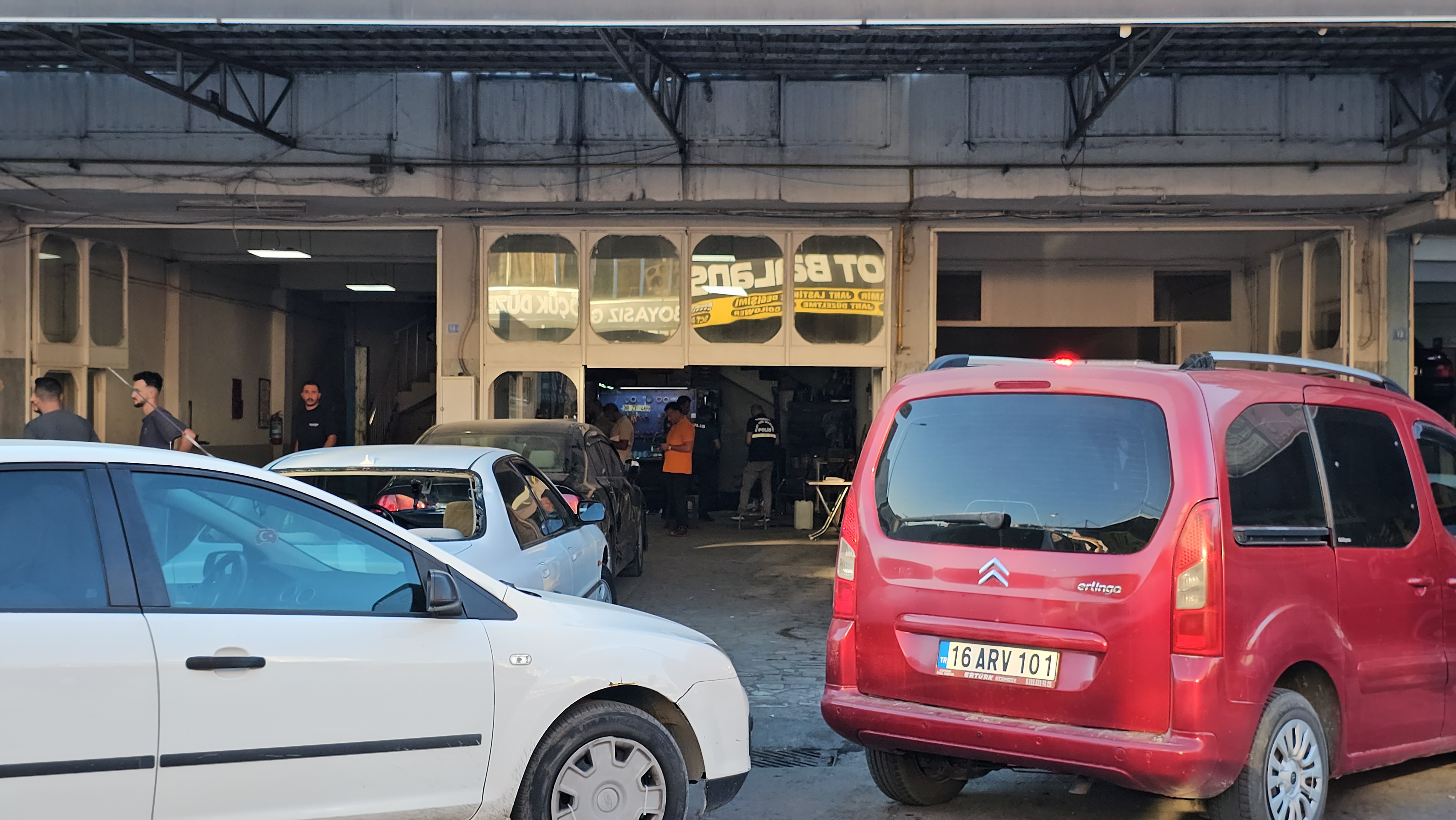 Sanayide Çalışan Kalfa Kazara Çırağı Vurdu (2)