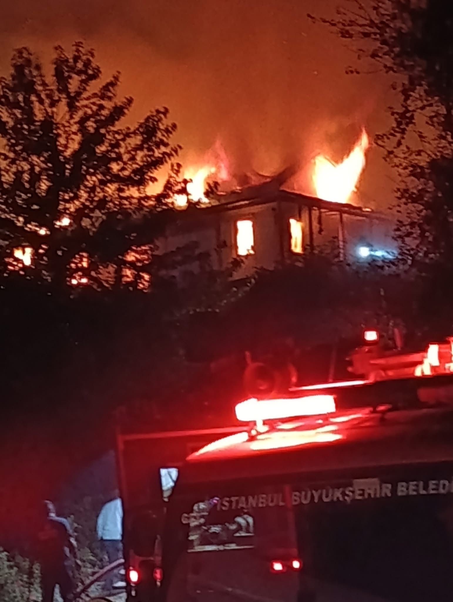 Şile'de Alkollü Şahıs Kaldığı Evi Yaktı (2)