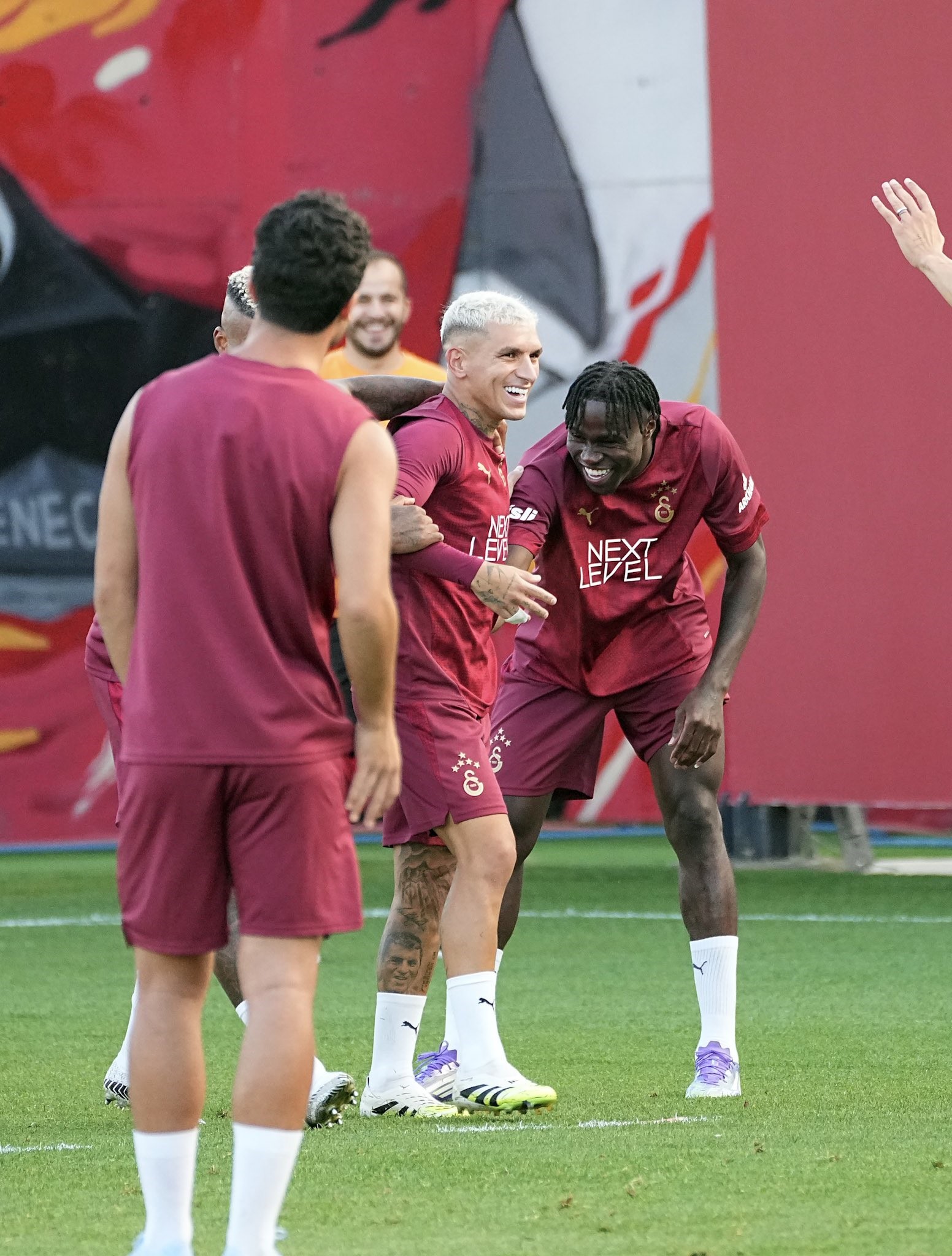 Singo, Galatasaray Ile Ilk Antrenmanına Çıktı (2)