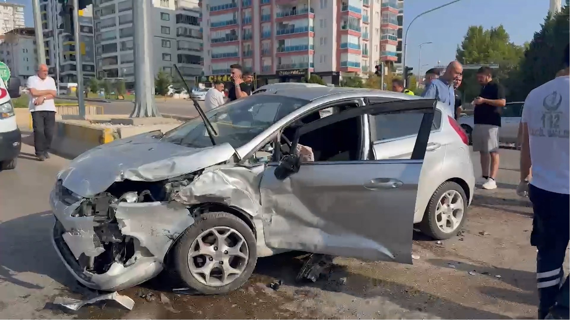 Sivil Ekip Aracı Ile Otomobil Çarpıştı 2'Si Polis 3 Yaralı (1)