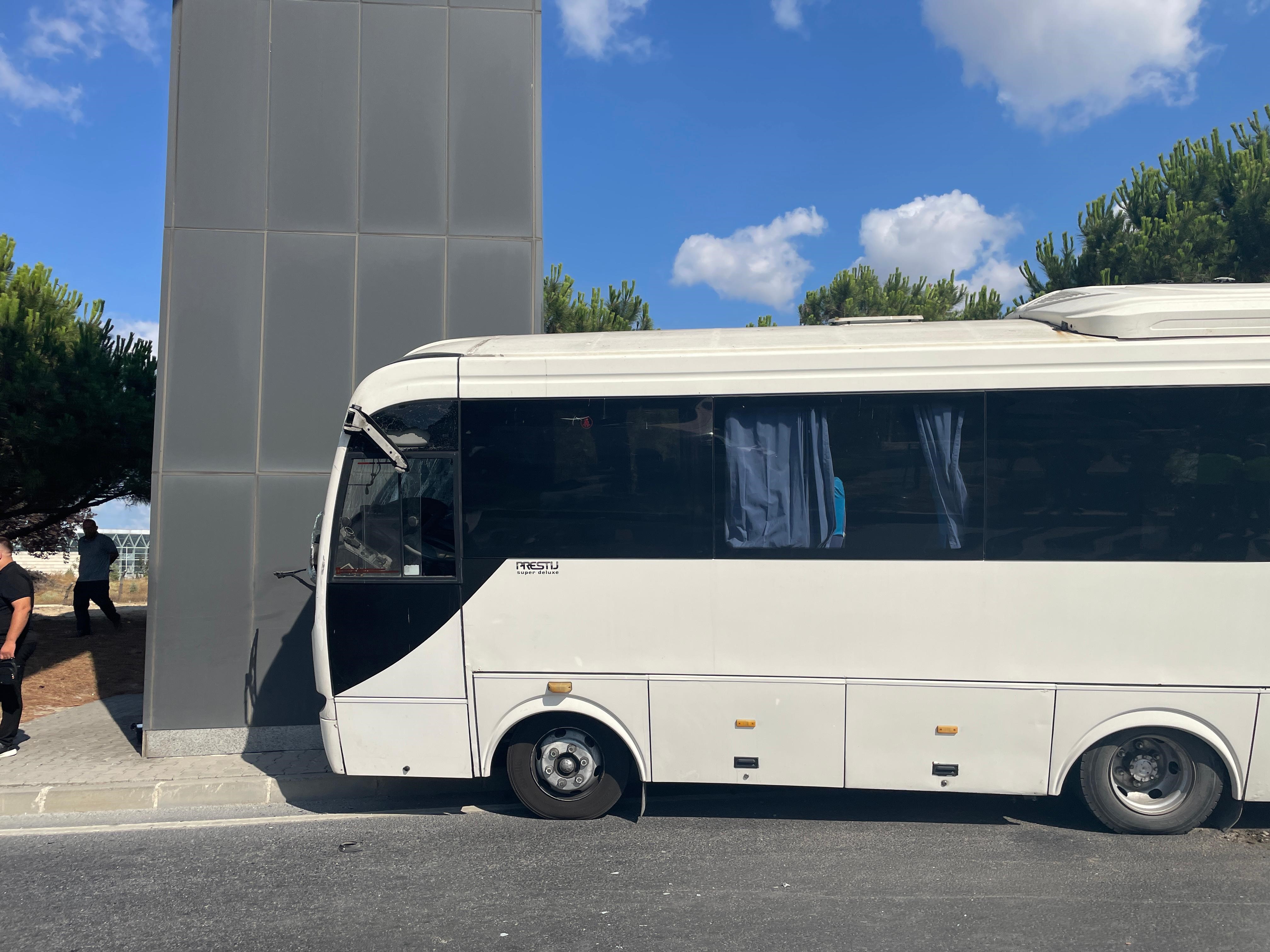 Tekirdağ'da Işçi Servisi Direğe Çarptı Çok Sayda Yaralı (3)