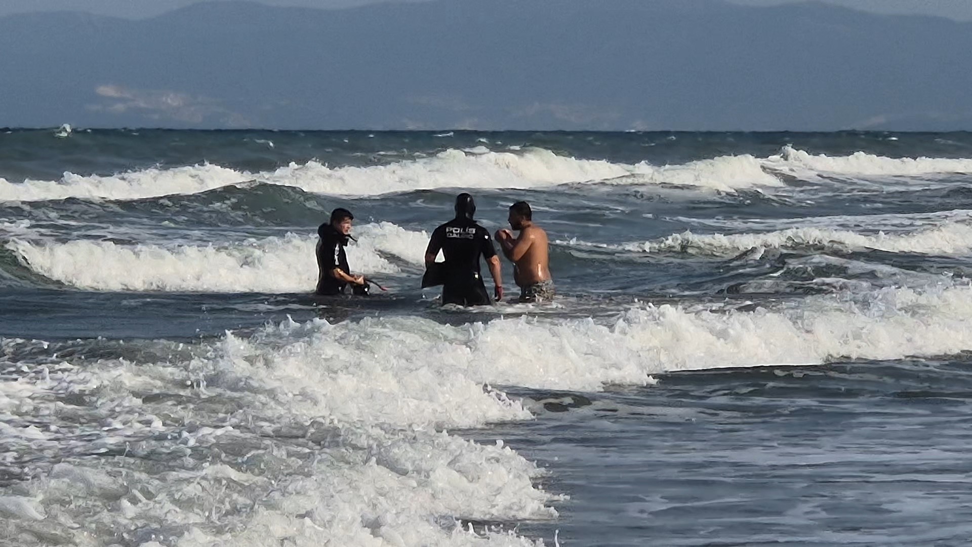 Tekirdağ'da Yasağa Uyulmayan Denizde Can Pazarı Yaşandı 2 Kişi Kurtarıldı, 1 Kişi Kayıp (4)