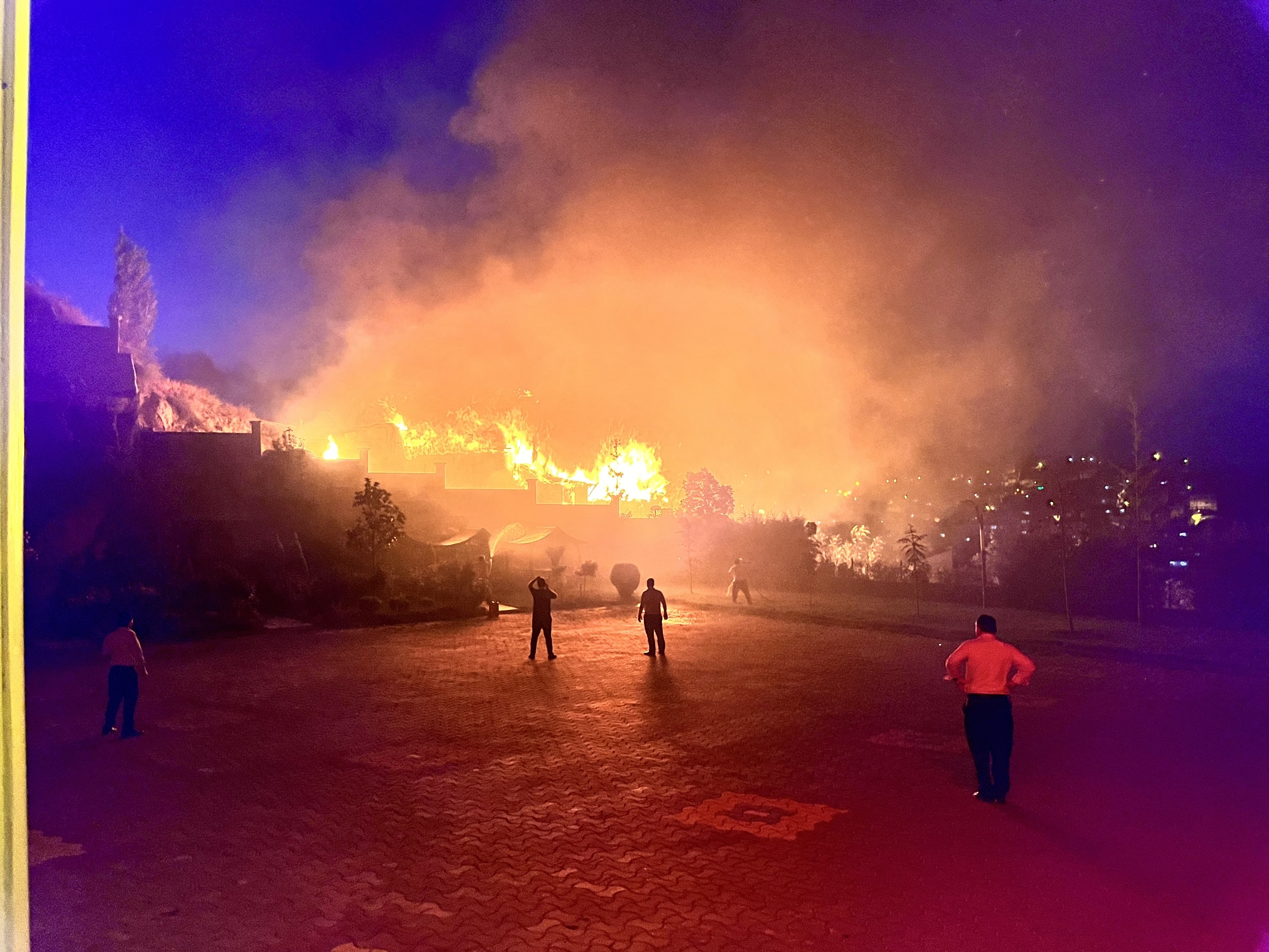 Tosya'da Alevlere Teslim Olan 3 Ev Kullanılmaz Hale Geldi (3)