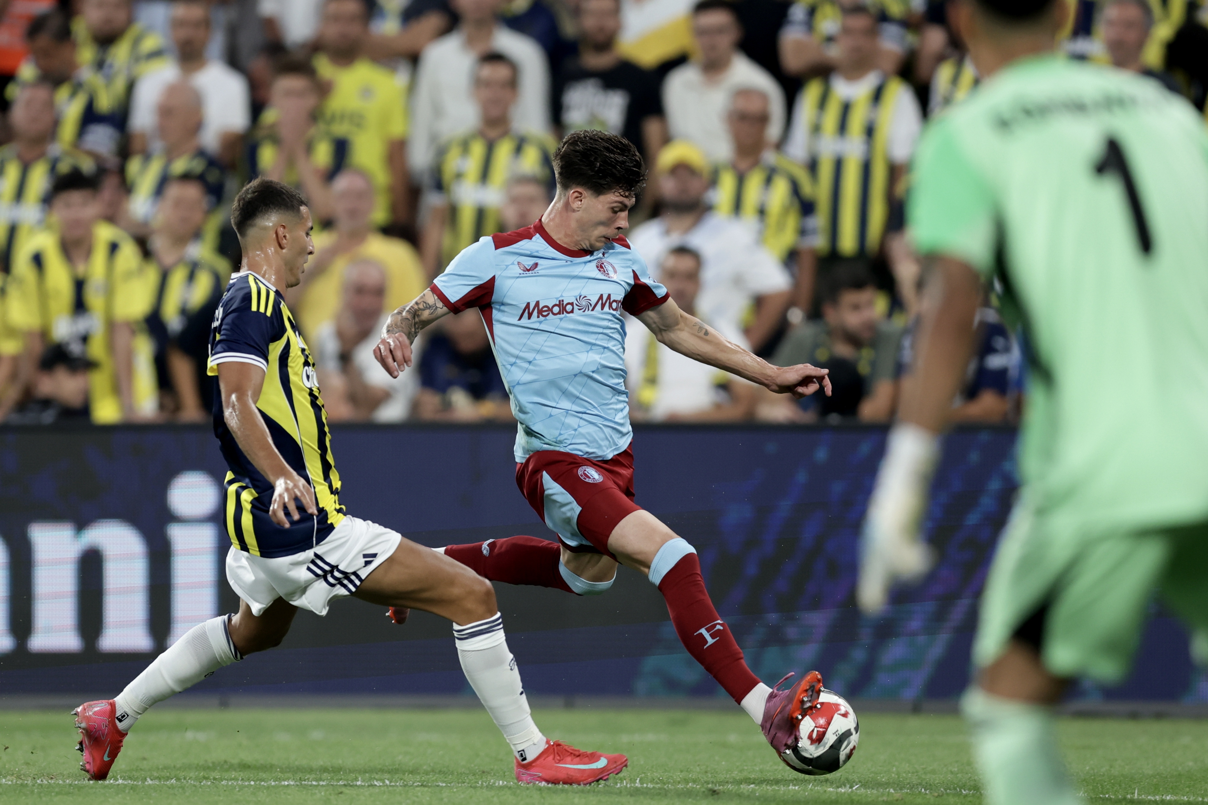Uefa Şampiyonlar Ligi Fenerbahçe Feyenoord İlk Yarı Özeti (1)