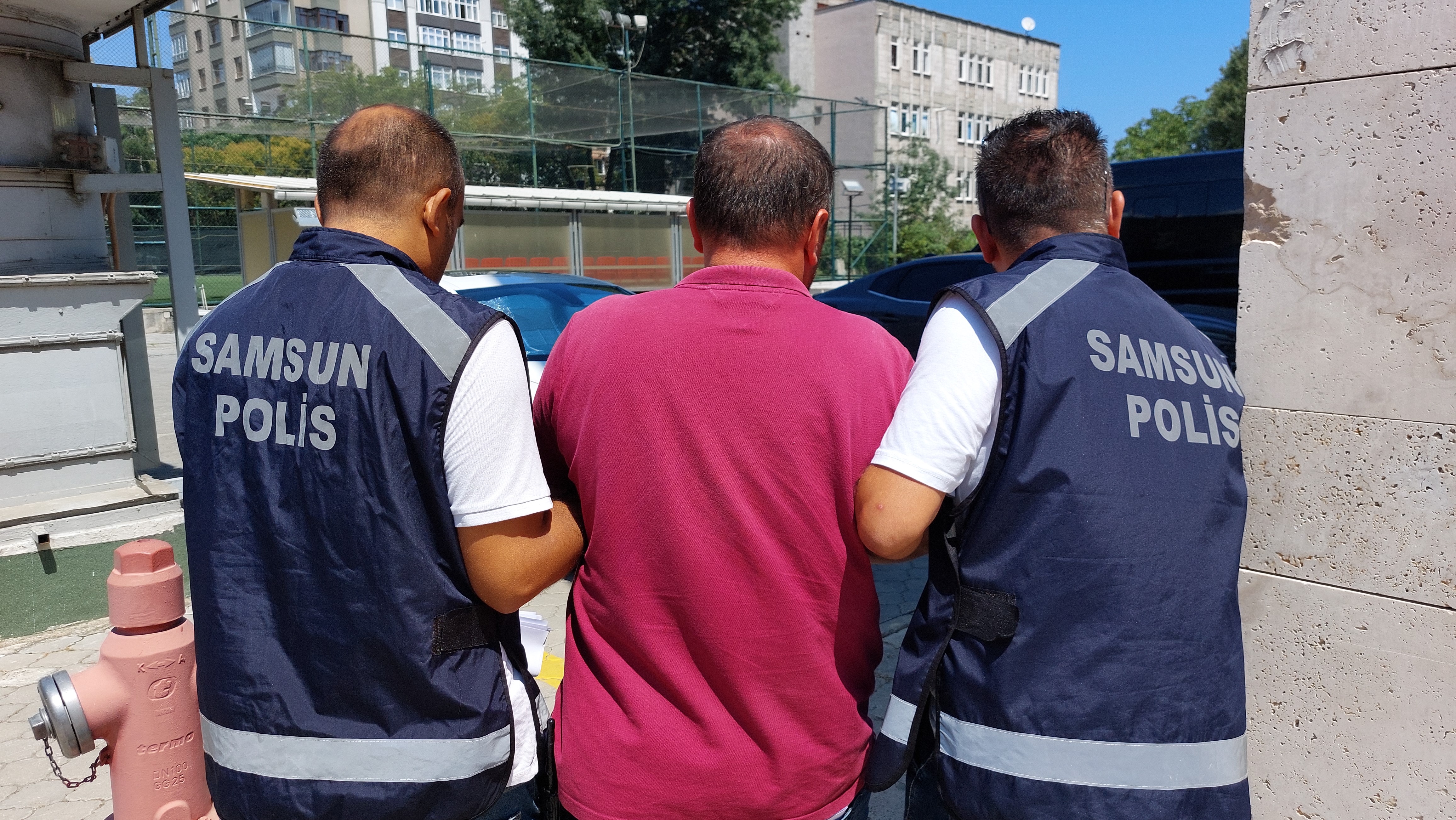 Yol Kenarında Otlayan Ineği Çalıp Sattı (1)