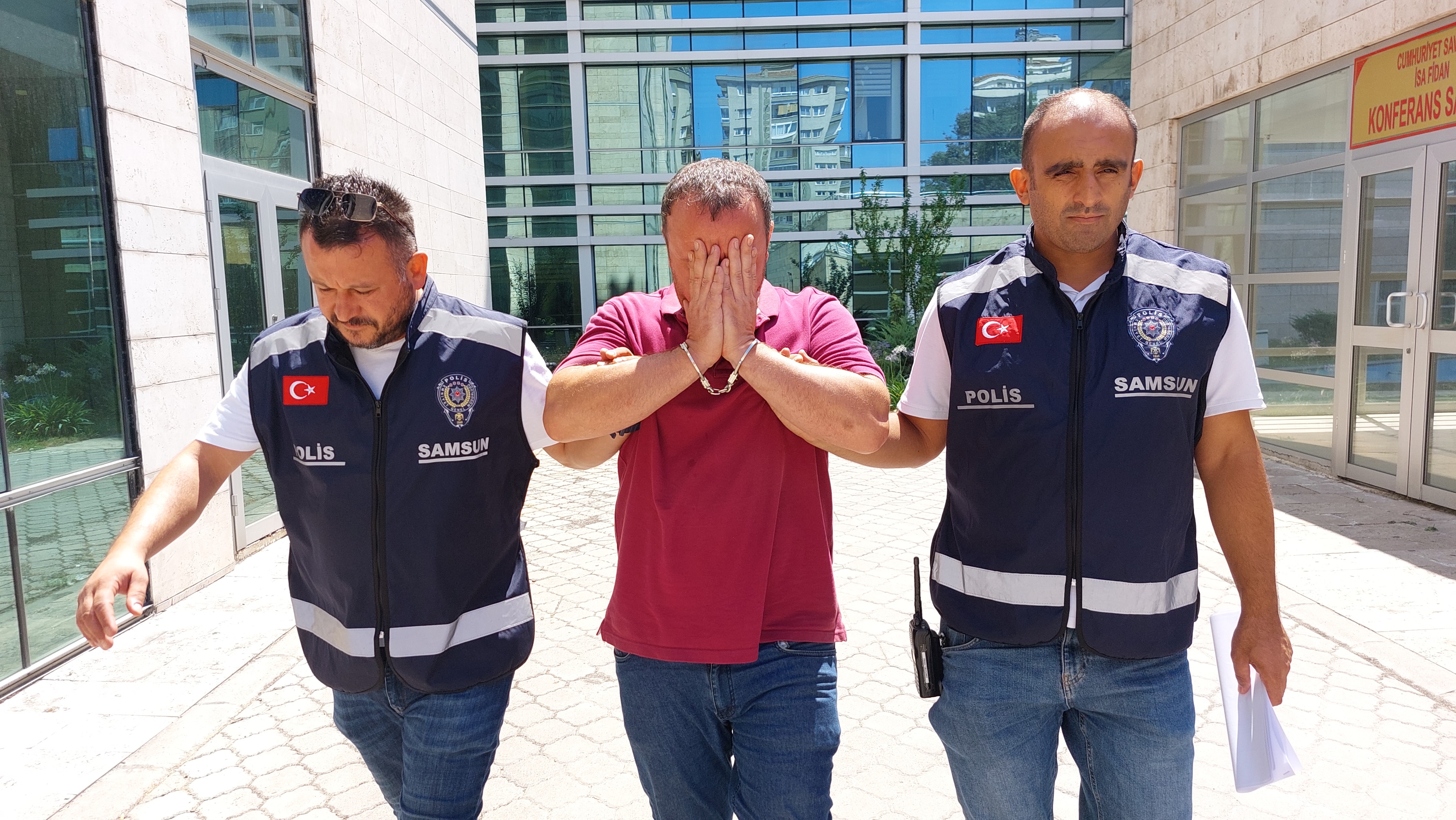 Yol Kenarında Otlayan Ineği Çalıp Sattı (2)