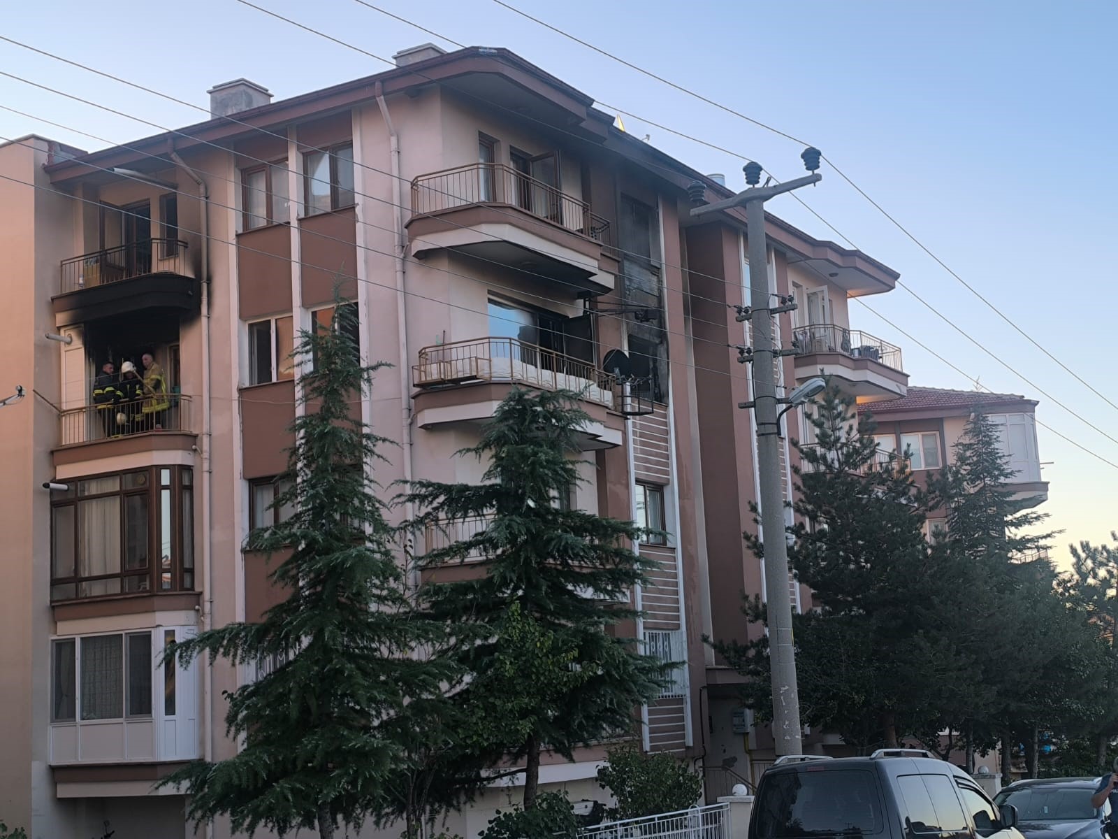 Afyonkarahisar’da Ev Yangını 1 Ölü, 2 Yaralı (1)