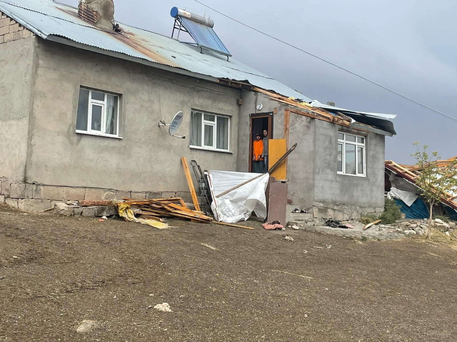 Ağrı'da Fırtına Çıktı 74 Yapı Zarar Gördü (1)-2