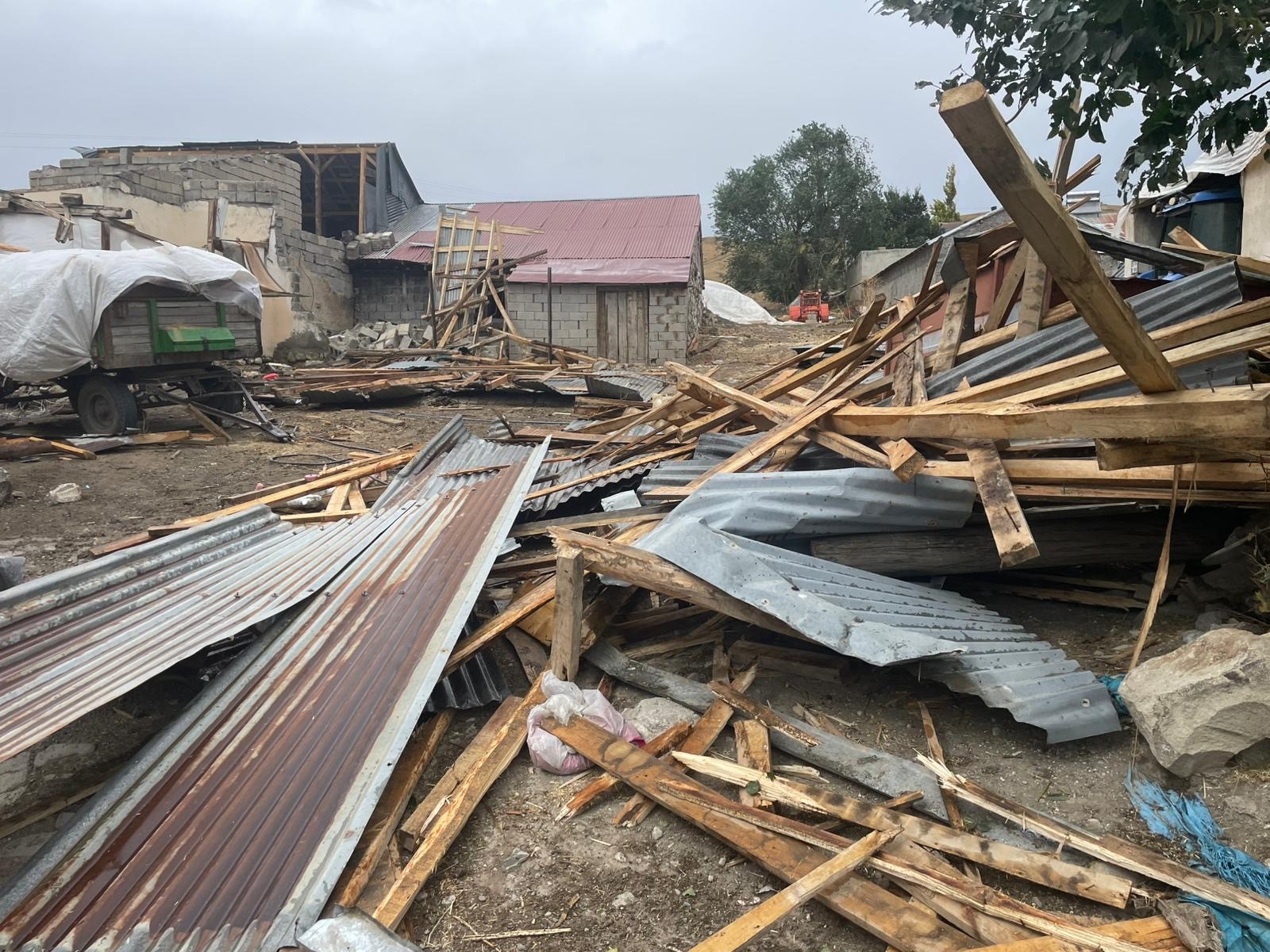 Ağrı'da Fırtına Çıktı 74 Yapı Zarar Gördü (2)