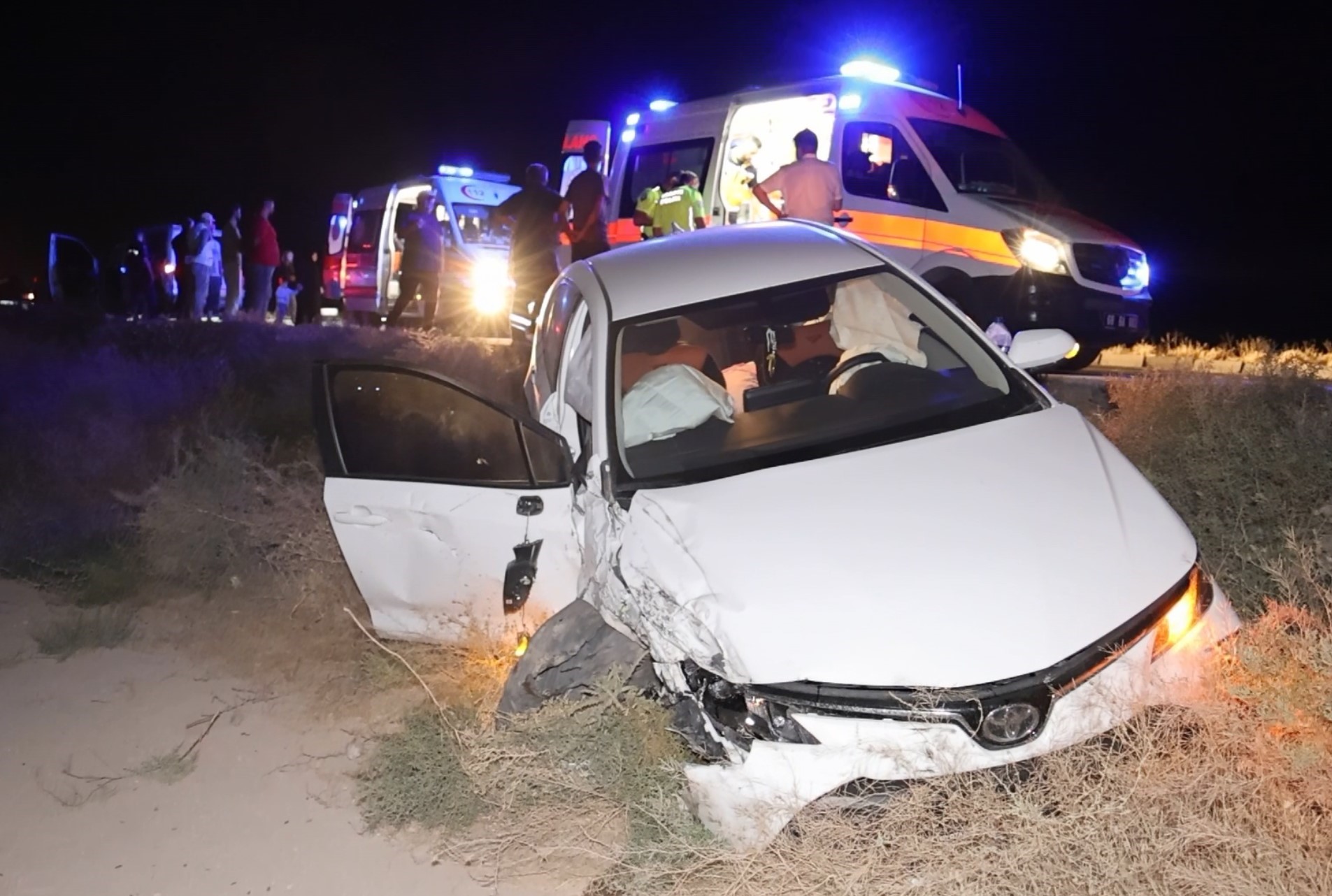 Aksaray’da Otomobil, Hafif Ticari Araca Çarptı 4 Yaralı (4)