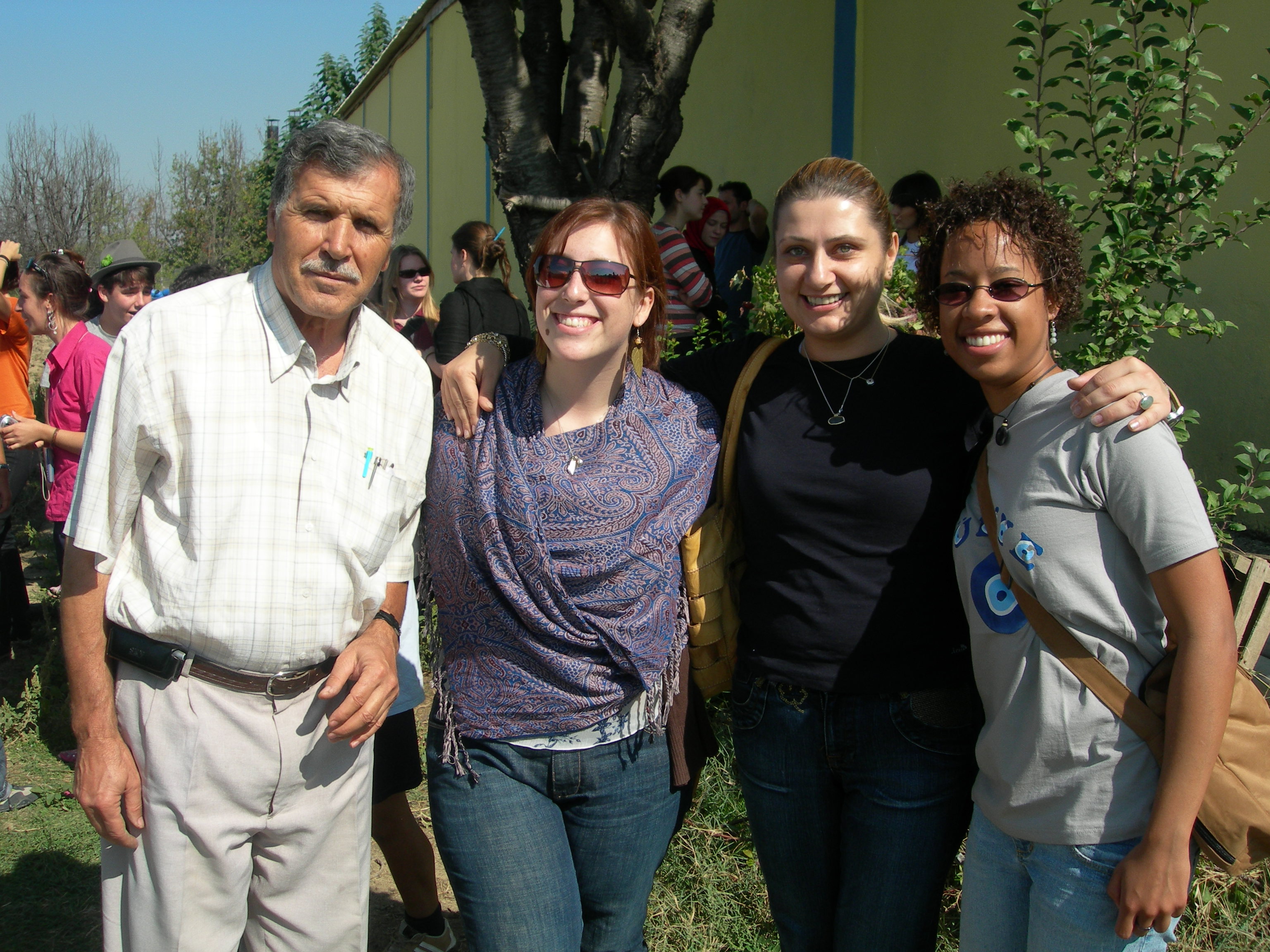 Amerikalı Hıristiyan Öğrenciler İnegöl'de Arsivden Haber 2007 Gencgazete (1)