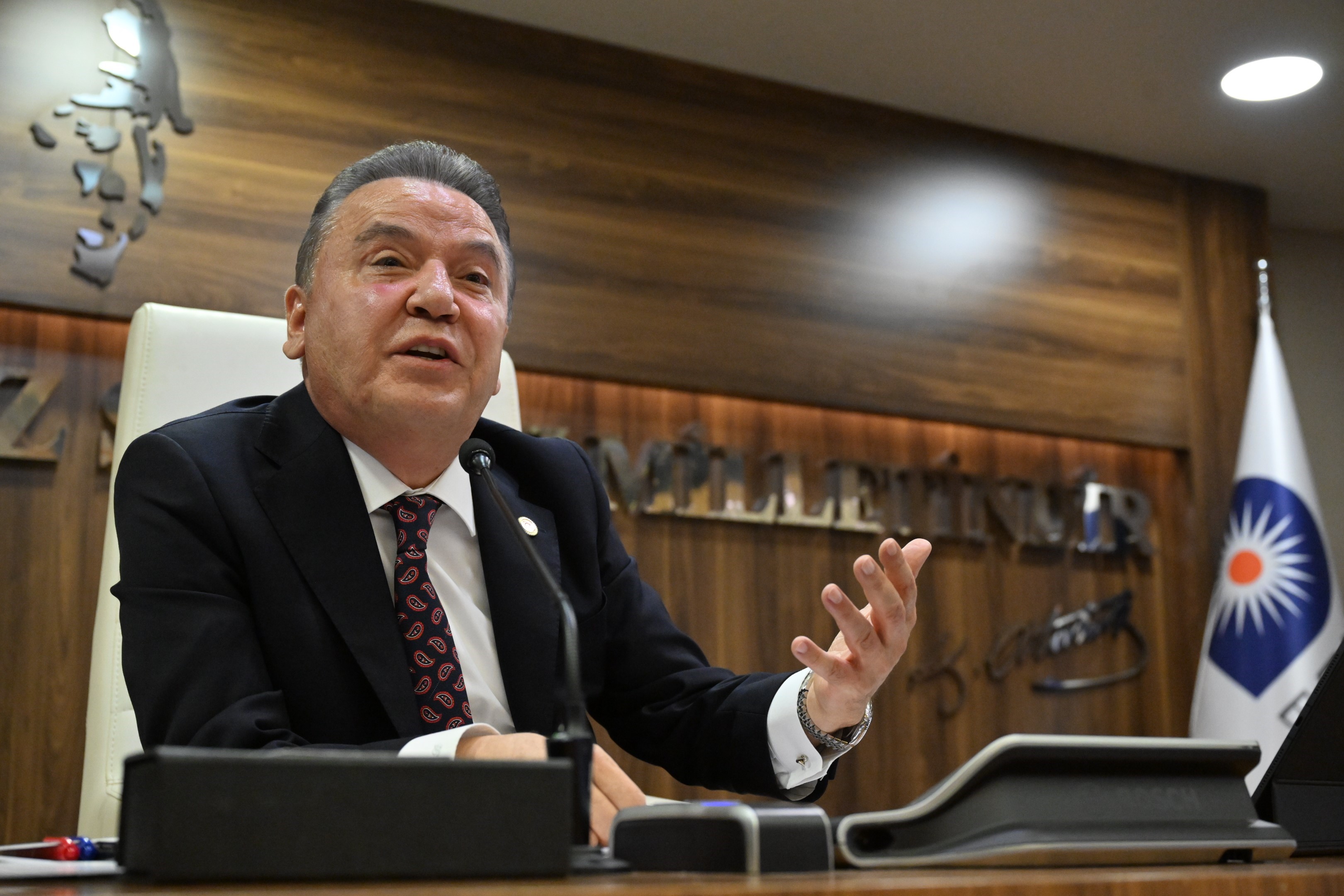 Antalya Büyükşehir Belediye Başkanı Muhittin Böcek Hastaneye Sevk Edildi (3)