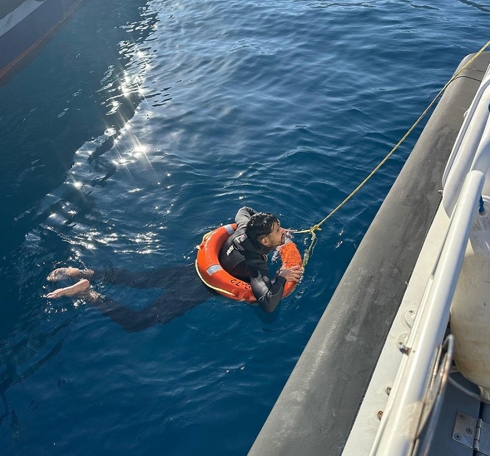 Aydın Açıklarında 12 Düzensiz Göçmen Kurtarıldı (2)