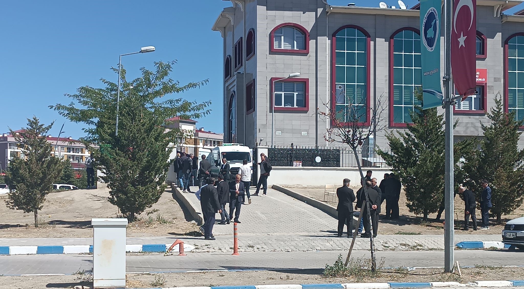 Barışmaya Giderken Öldürülen Anne Ve Oğulları Defnedildi (2)